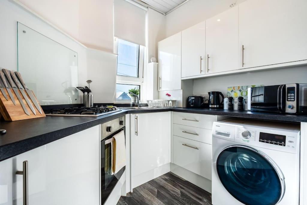 Kali Apartment - Spacious 3 Bed Apartment In Wishaw Exterior photo